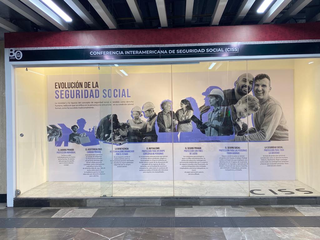 80 Años del IMSS viajan en el Metro